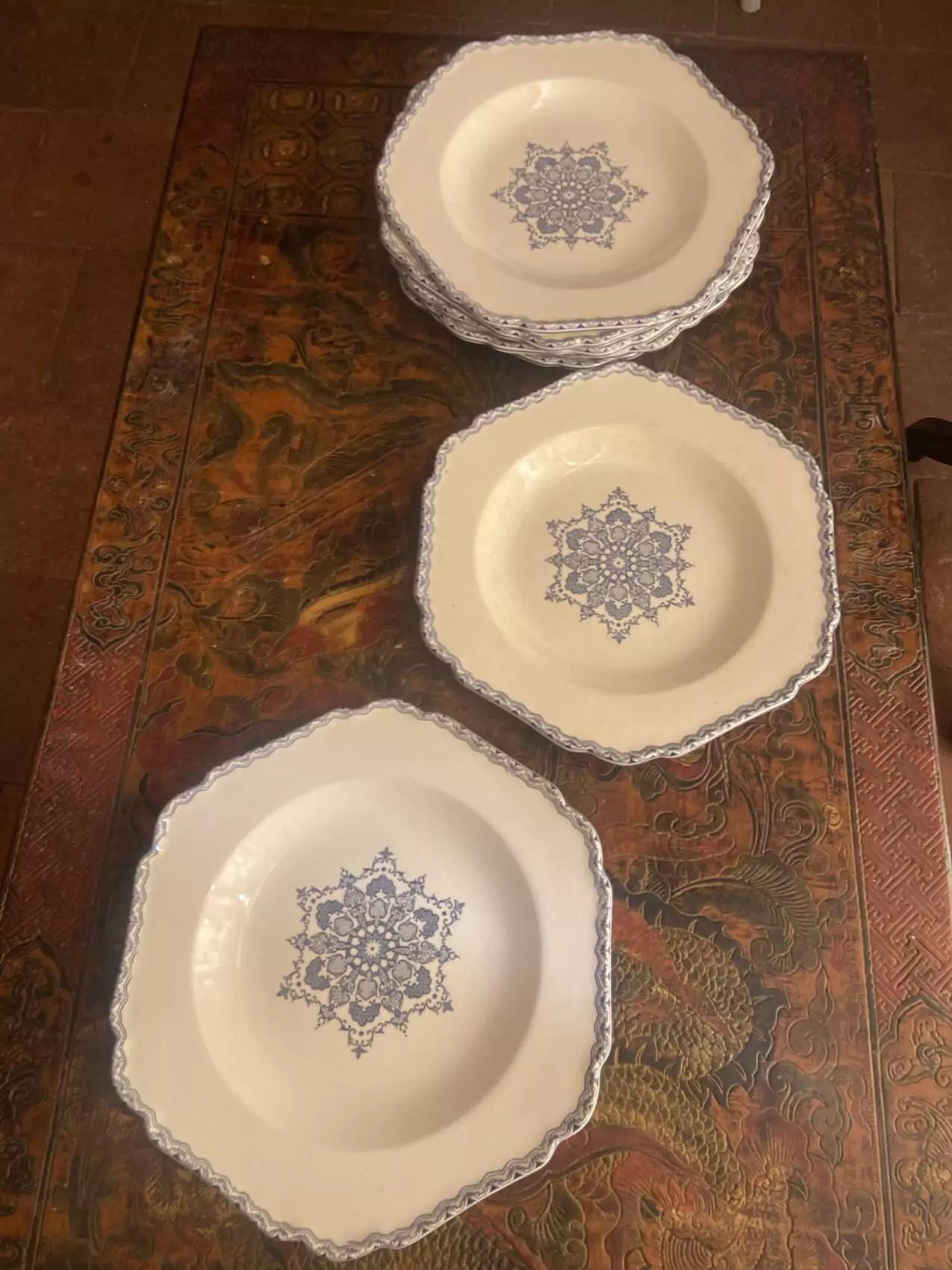 Série de huit assiettes en faïence Terre de fer Octogonale modèle Mauresque – Bleu – Image 9