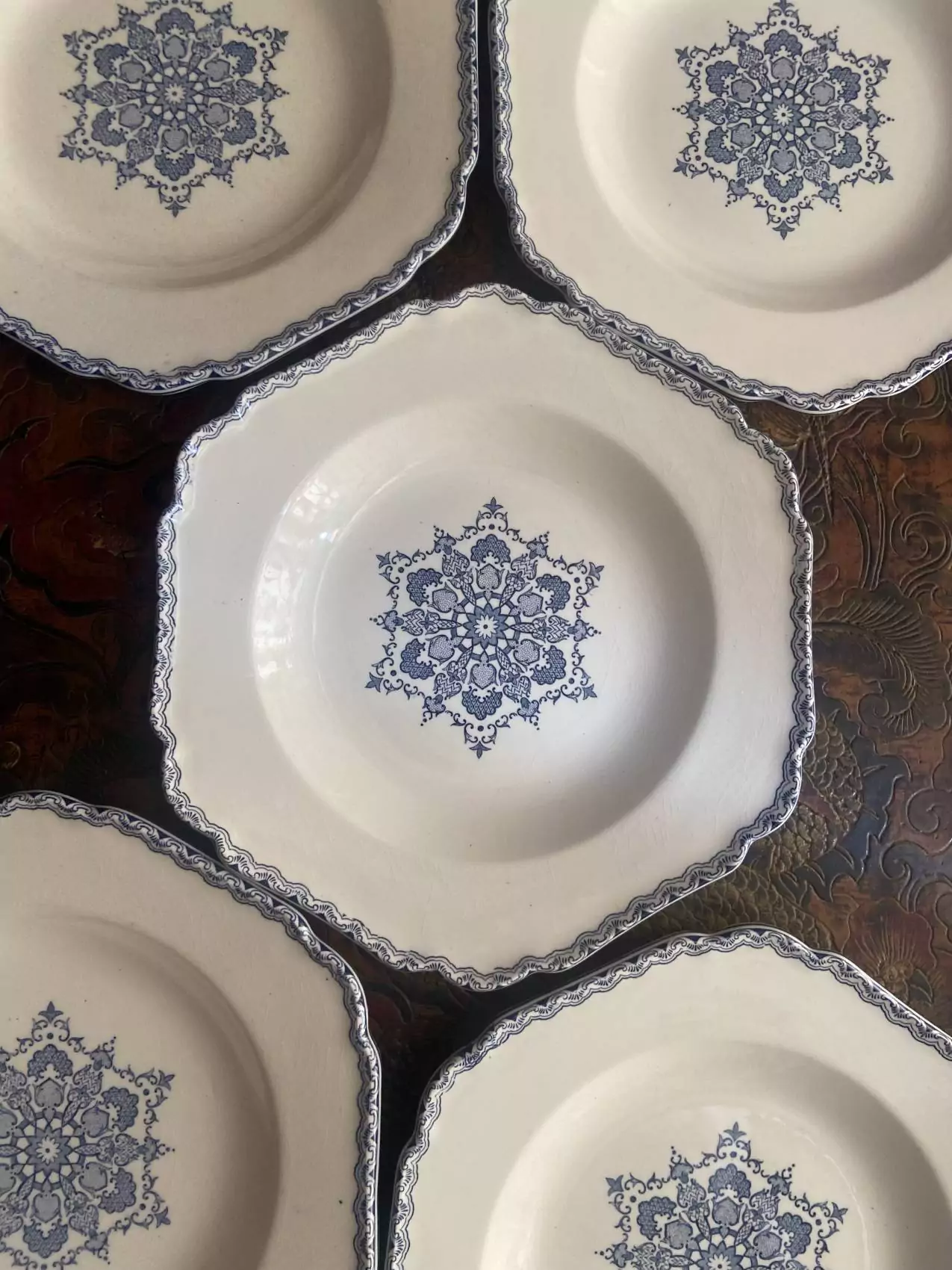 Série de huit assiettes en faïence Terre de fer Octogonale modèle Mauresque – Bleu – Image 5