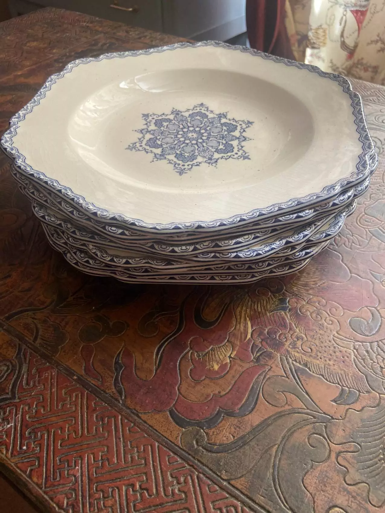 Série de huit assiettes en faïence Terre de fer Octogonale modèle Mauresque – Bleu – Image 4