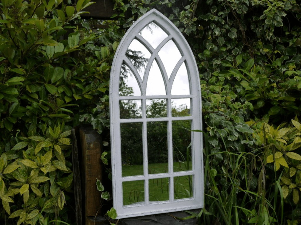 Miroir En Forme D’une Fenêtre Gothique