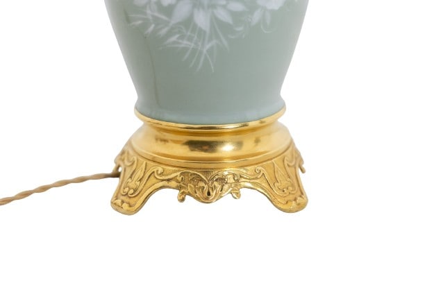 Paire de lampes en porcelaine Céladon et bronze doré. Circa 1880. – Image 7
