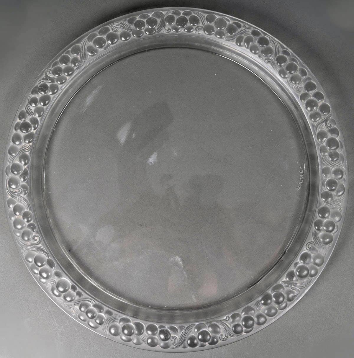 1931 René Lalique – Service Thomery Verre Blanc – 6 Verres, 1 Carafe, 1 Plateau – Image 3