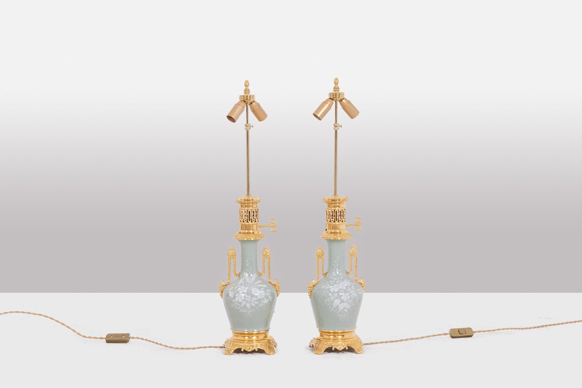 Paire de lampes en porcelaine Céladon et bronze doré. Circa 1880. – Image 2