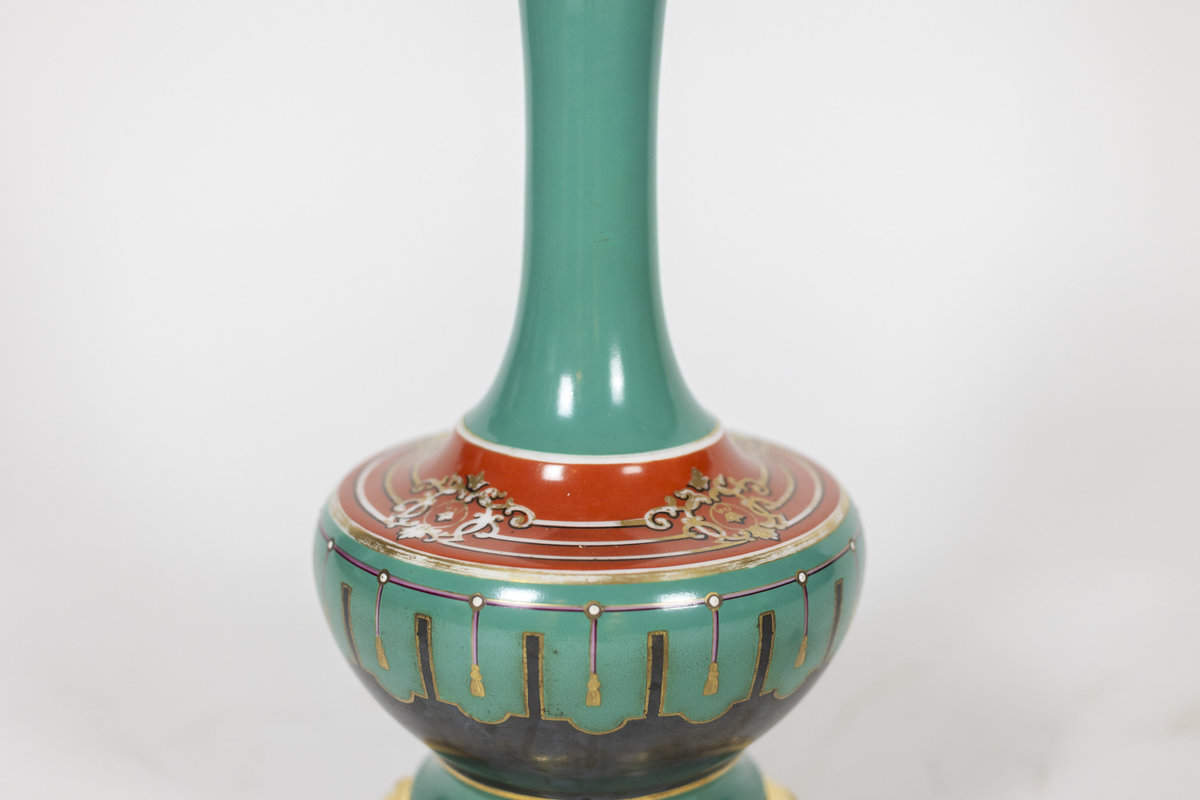 Paire de lampes en porcelaine de Paris et bronze doré. Circa 1850. – Image 5
