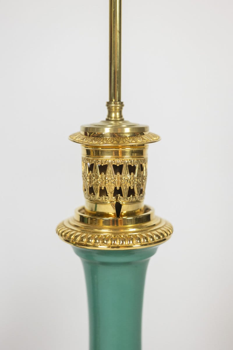 Paire de lampes en porcelaine de Paris et bronze doré. Circa 1850. – Image 6