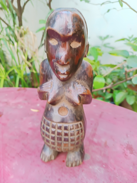 Art Premier Statue Féminine en Bois « Bembe » République Populaire du Congo – Image 4
